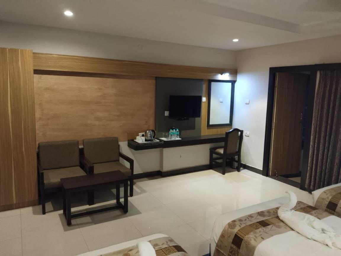 Hotel Mayas Tiruchirappalli Esterno foto
