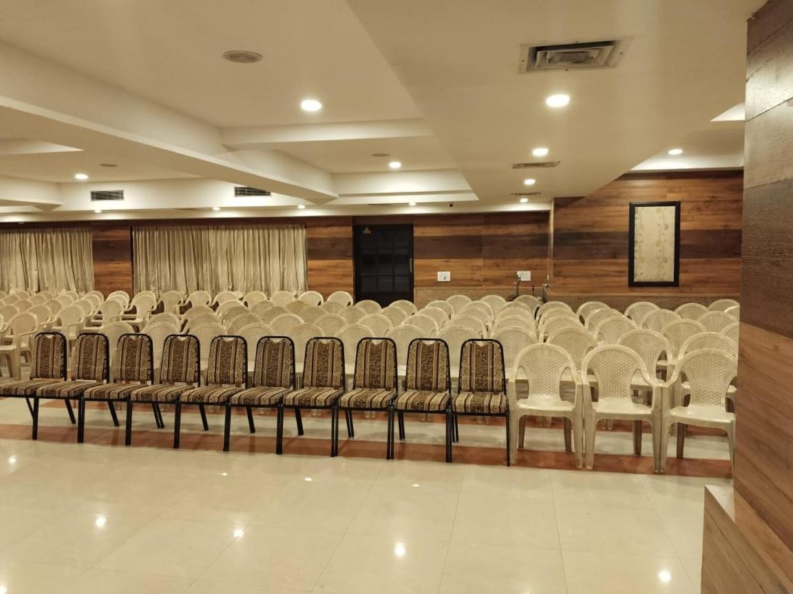 Hotel Mayas Tiruchirappalli Esterno foto