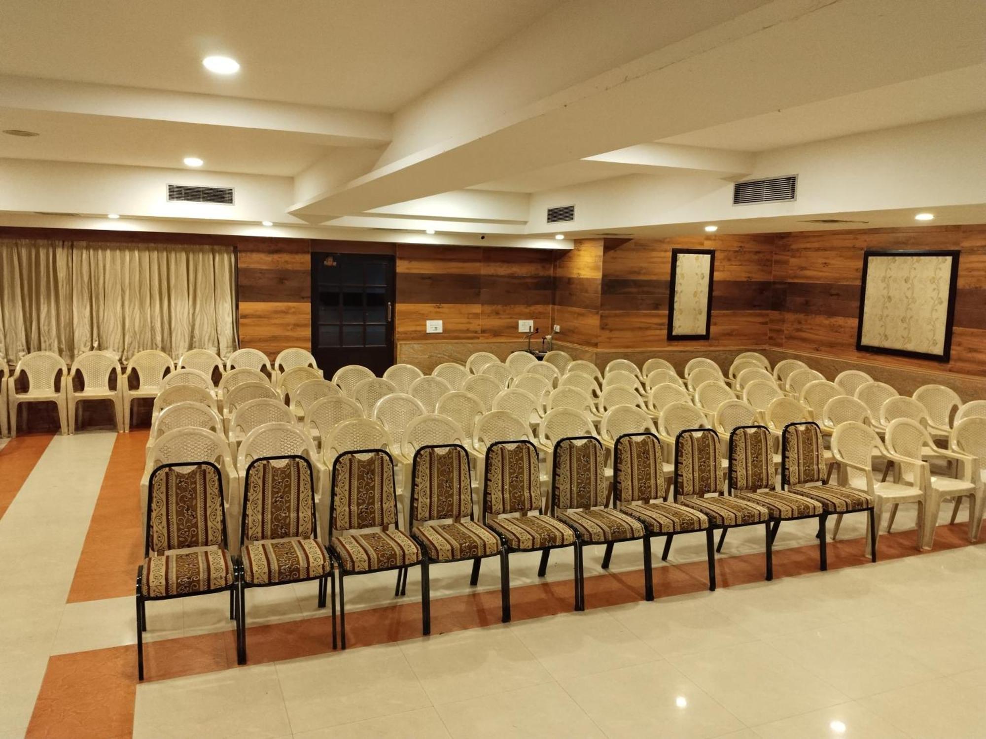 Hotel Mayas Tiruchirappalli Esterno foto